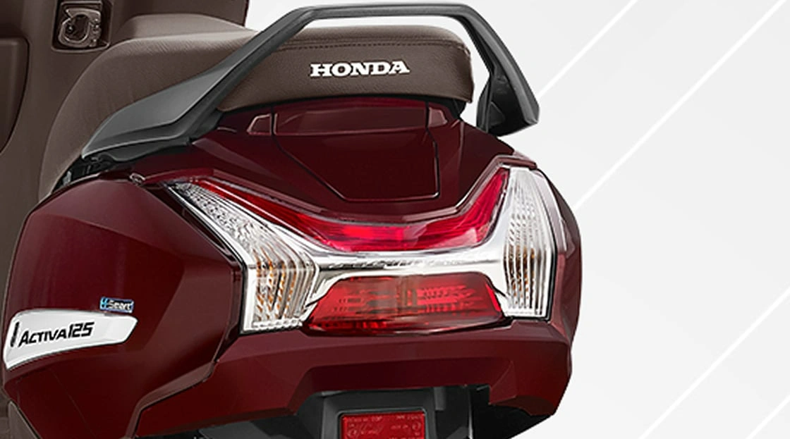 Striking Tail Lamp